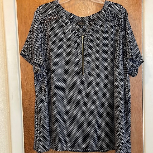 Worthington Woman Tops - Worthington Woman Sz 2X Cutout Shoulder Design